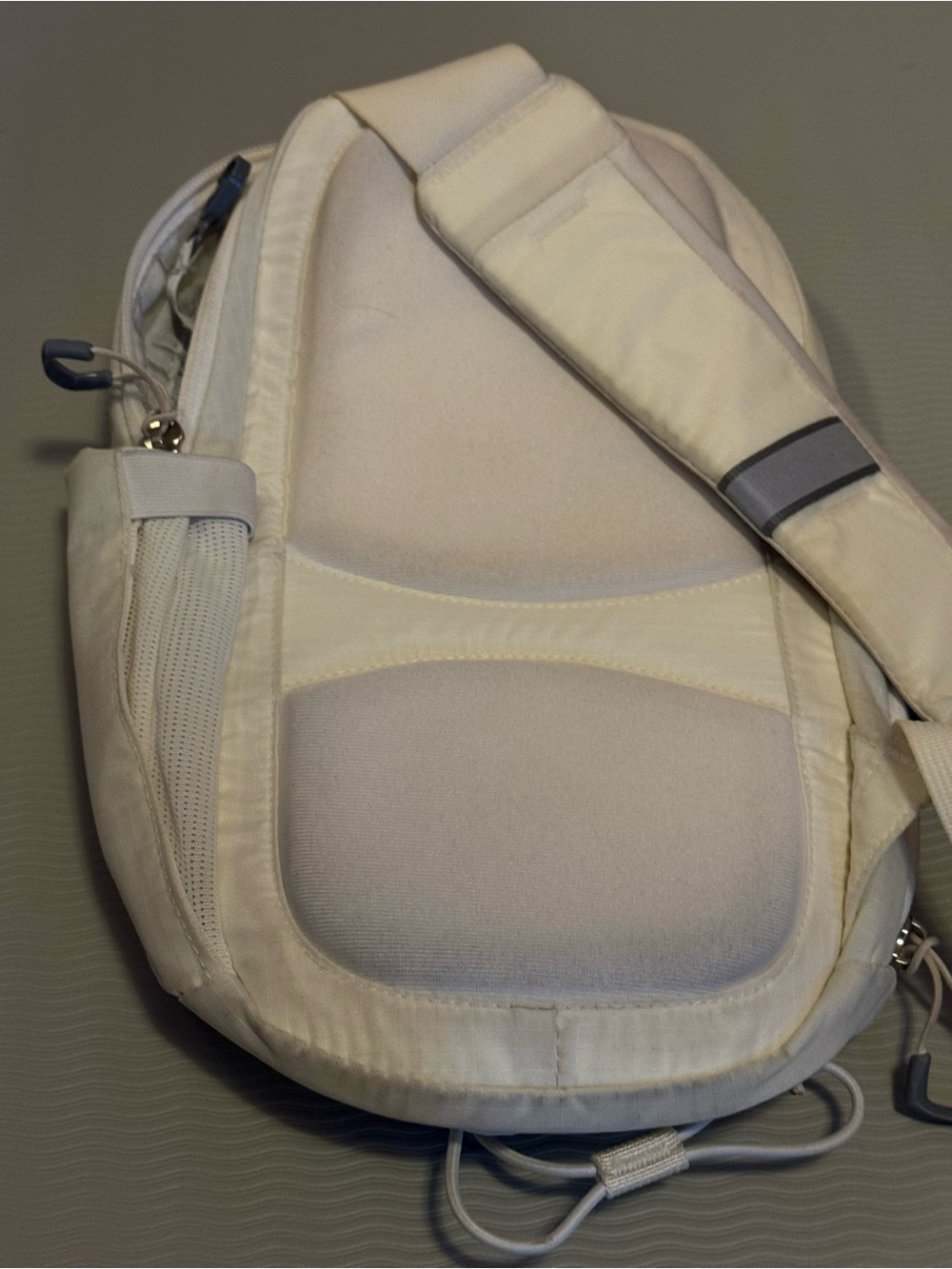 The North Face White Borealis Sling backpack mini - Picture 4 of 10